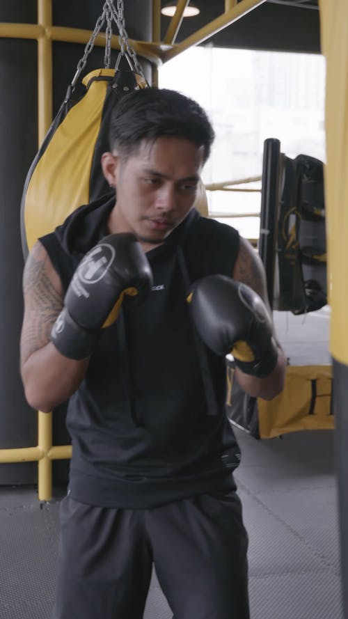 有关人, 冲压, 吊袋的免费素材视频