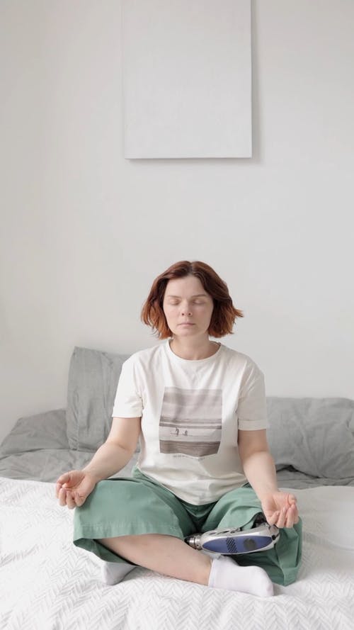 有关人, 冥想, 坐的免费素材视频