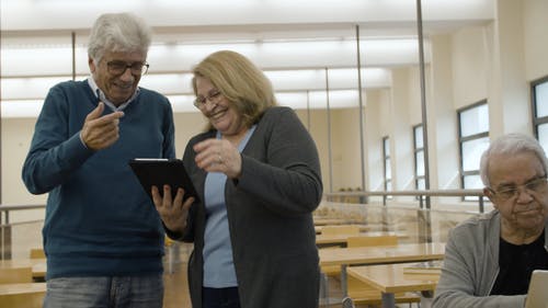 有关＃室内, 哀思, 坐的免费素材视频