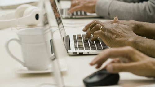 有关坐, 室内, 小工具的免费素材视频