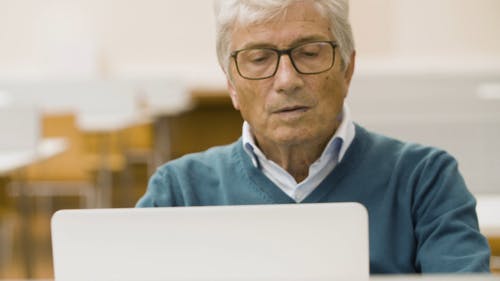 有关坐, 学习, 室内的免费素材视频