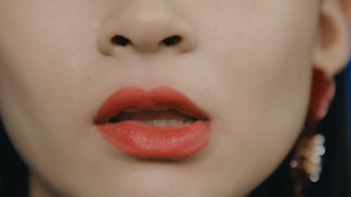 有关人, 咬嘴唇, 嘴唇的免费素材视频