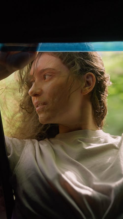 有关垂直视频, 多风, 女人的免费素材视频