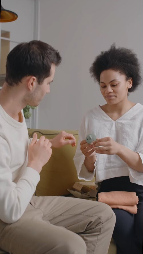 有关一对, 人, 在家的免费素材视频