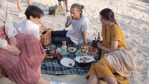 有关假期, 啤酒瓶, 女性的免费素材视频