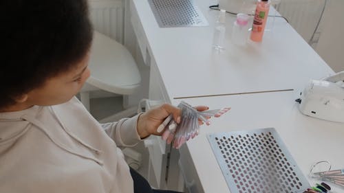 有关＃室内, 修剪指甲, 修手指甲的免费素材视频