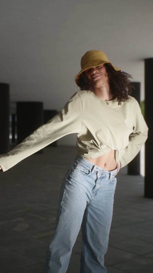 有关人, 垂直视频, 女人的免费素材视频