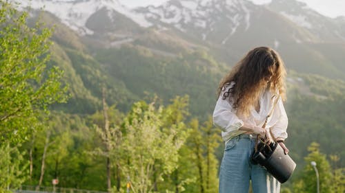 有关冒险, 女人, 山的免费素材视频