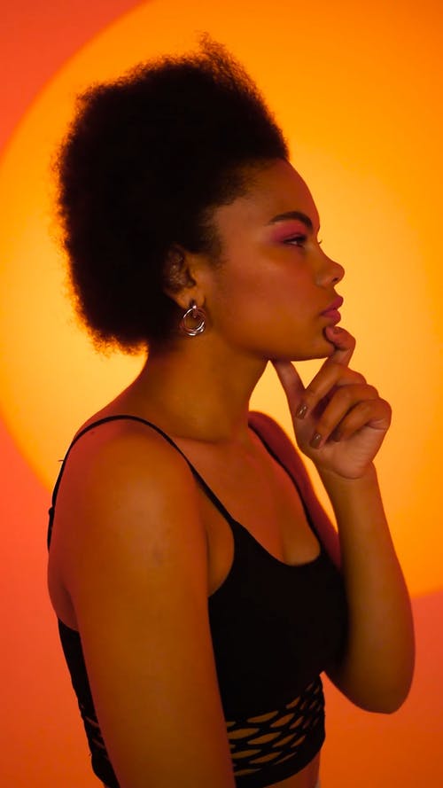 有关垂直视频, 工作室拍摄, 手势的免费素材视频