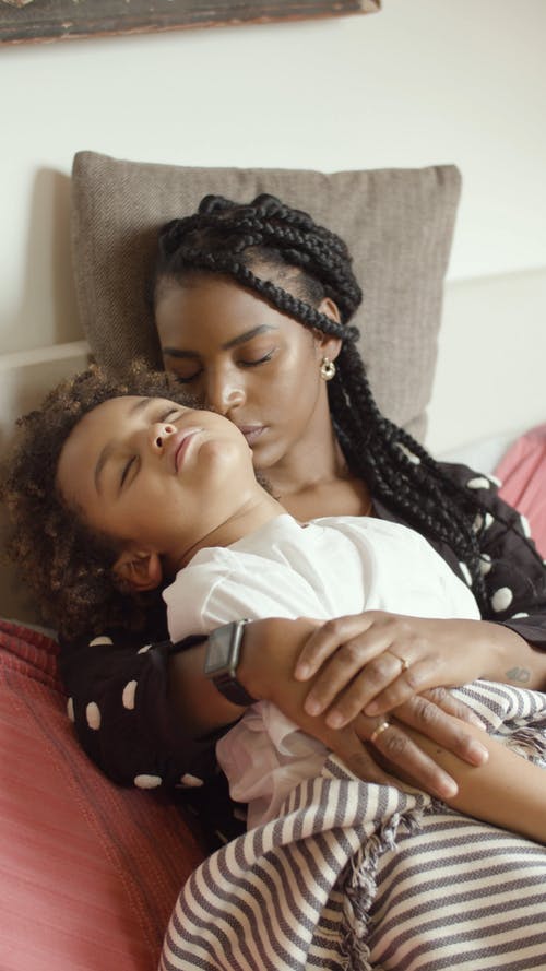 有关Throw Pillows, 一起, 儿童的免费素材视频