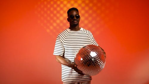 有关人, 墨镜, 工作室拍摄的免费素材视频