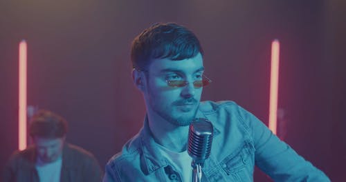 有关人, 唱歌, 垂直视频的免费素材视频