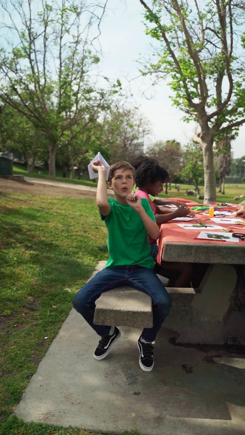 有关垂直视频, 大笑, 年轻的免费素材视频