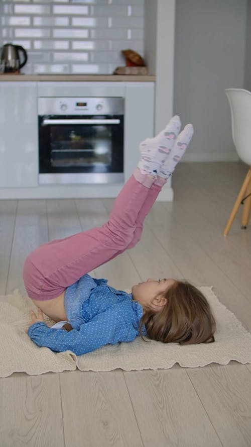 有关伸展, 健康的生活型态, 在家的免费素材视频