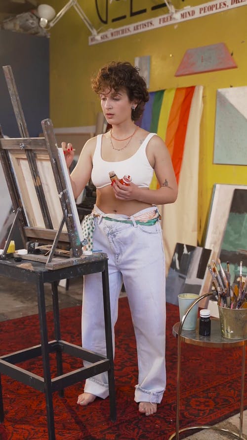 有关咖啡色头发的女人, 嗜好, 垂直视频的免费素材视频