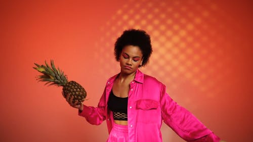 有关orange_background, 女人, 微笑的免费素材视频