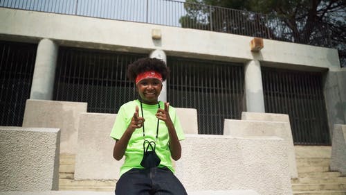 有关坐, 快乐, 有趣的免费素材视频