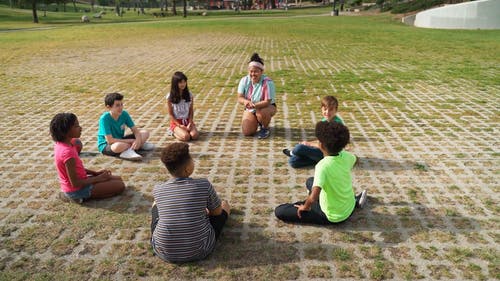 有关公园, 坐, 夏令营的免费素材视频