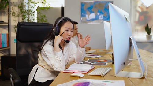 有关人, 办公室背景, 商量的免费素材视频