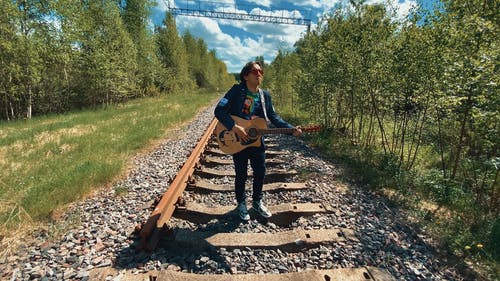 有关人, 休闲, 原声吉他的免费素材视频