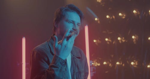 有关手, 握住, 纵向的免费素材视频