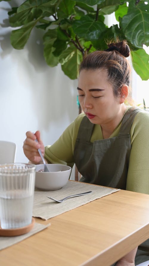 有关吃, 吹, 在家的免费素材视频