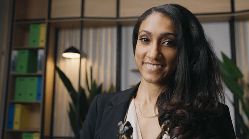 有关女人, 律师, 看着相机的免费素材视频