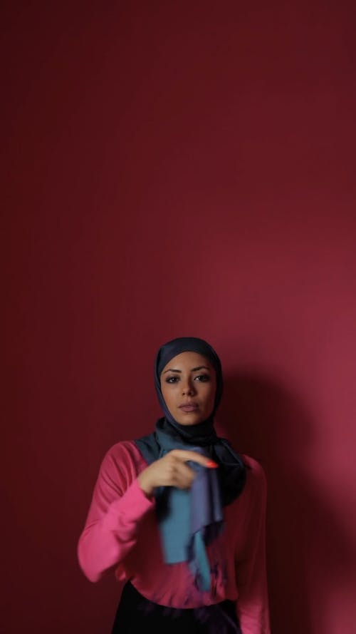 有关围巾, 垂直v, 女人的免费素材视频