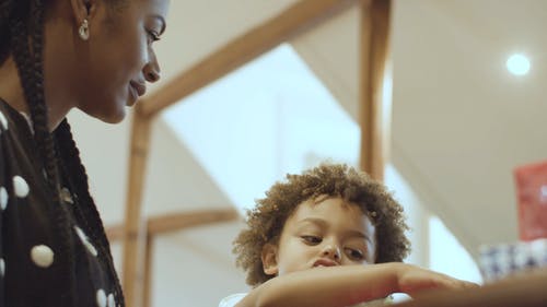 有关儿童, 在家, 女人的免费素材视频