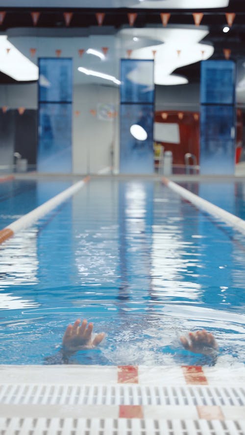 有关垂直视频, 女人, 室内的免费素材视频