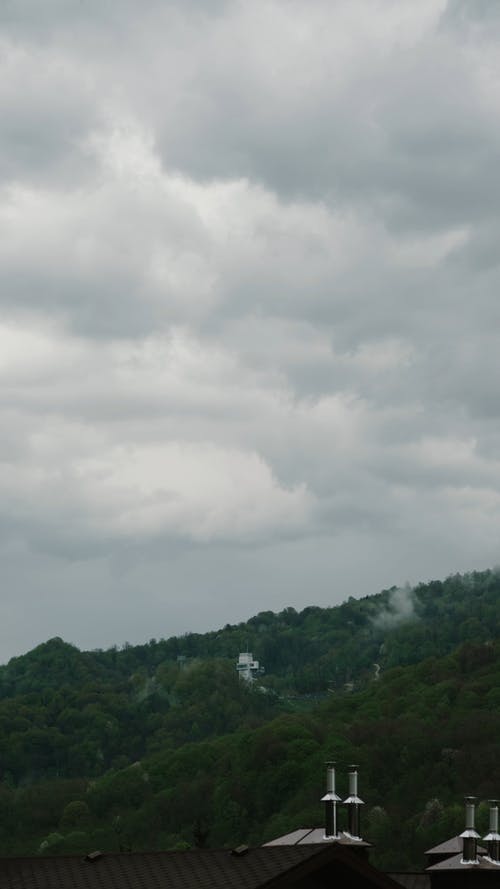 有关丘陵, 垂直视频, 多云的的免费素材视频