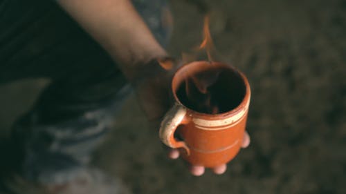 有关持械抢劫, 握住, 杯子的免费素材视频