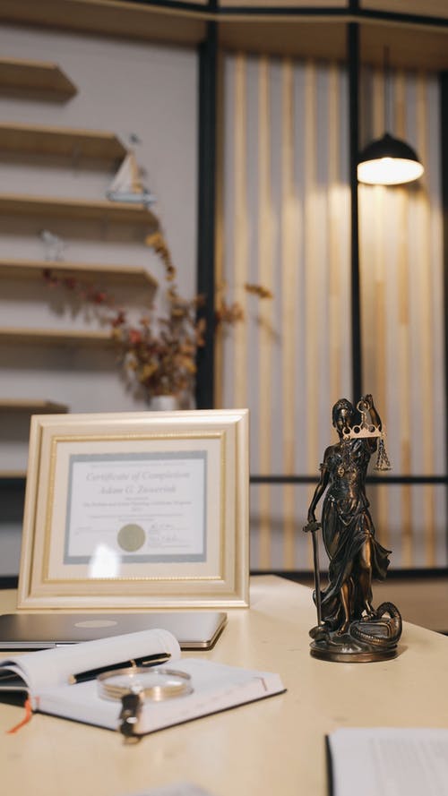 有关公平正义, 垂直视频, 外框的免费素材视频