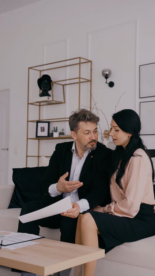 有关一对, 人, 商量的免费素材视频