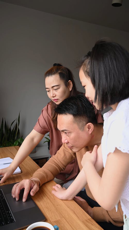 有关一起, 上网, 人的免费素材视频