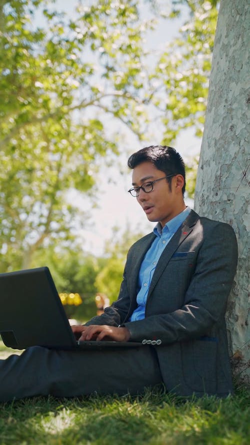 有关3C用品, 上班服, 人的免费素材视频