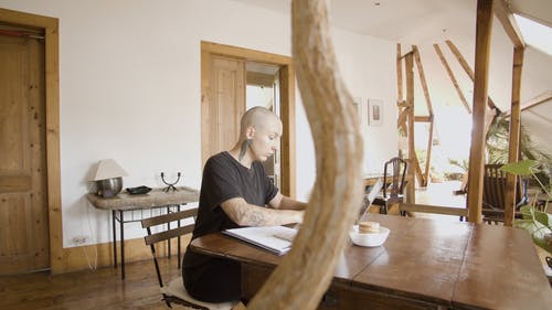 有关人, 刺青的, 剪头发的免费素材视频