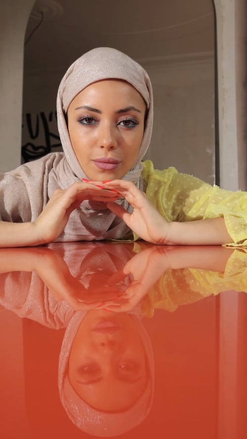 有关人, 化妆, 反射的免费素材视频