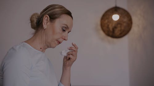 有关＃室内, 修剪指甲, 伤心的免费素材视频