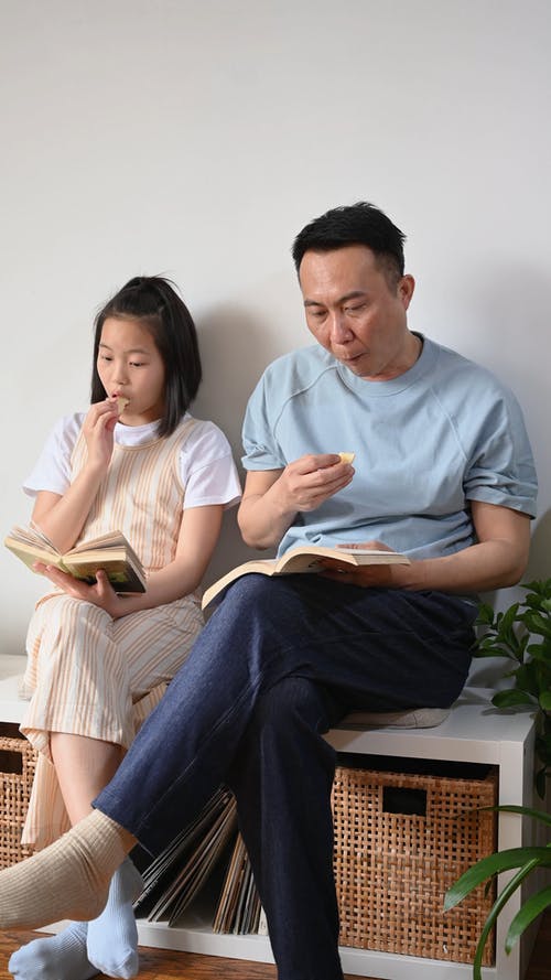 有关＃室内, 交叉的双腿, 休闲的免费素材视频