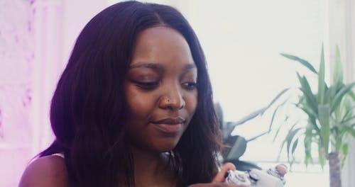 有关＃室内, 坐, 大头贴的免费素材视频