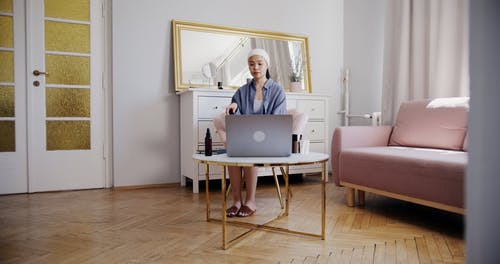 有关互联网, 化妆品, 反射的免费素材视频