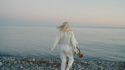 有关地平线, 大衣, 女人的免费素材视频