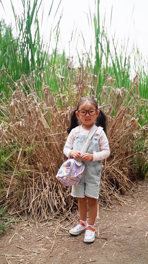 有关休闲服, 可爱, 垂直视频的免费素材视频