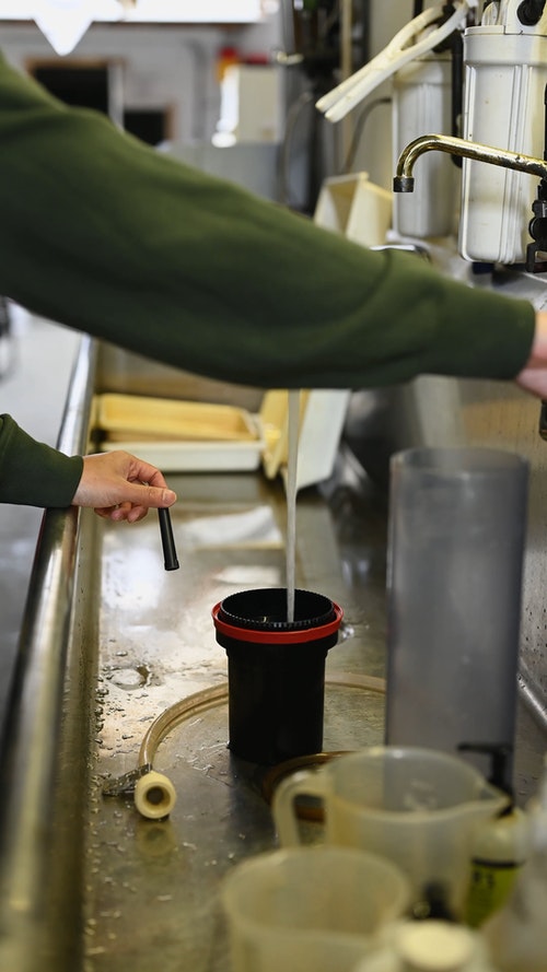 有关人,垂直视频,室内的免费素材视频