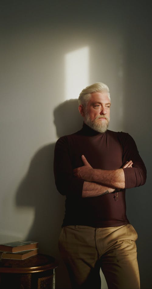 有关交叉双臂, 人, 倚的免费素材视频