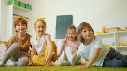 有关学校, 专注, 微笑的免费素材视频