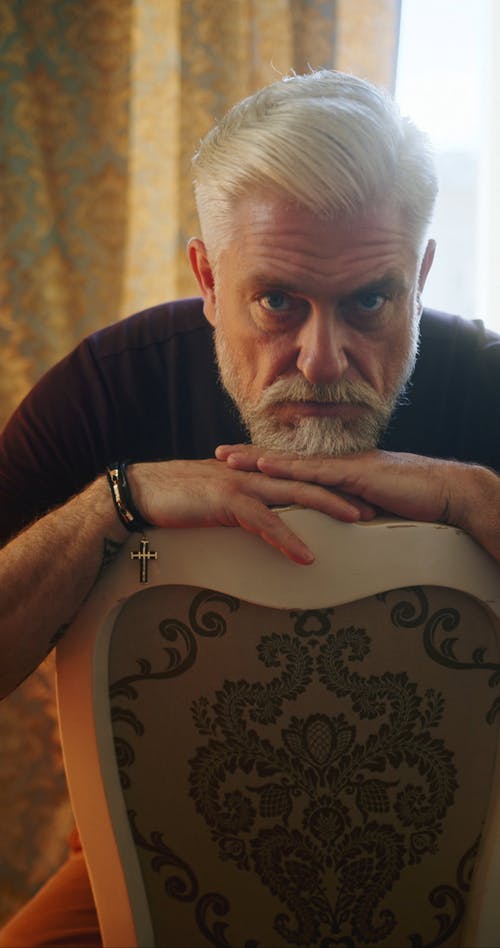 有关优雅, 哀思, 垂直视频的免费素材视频