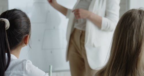 有关几何形式, 同学, 咖啡色头发的女人的免费素材视频