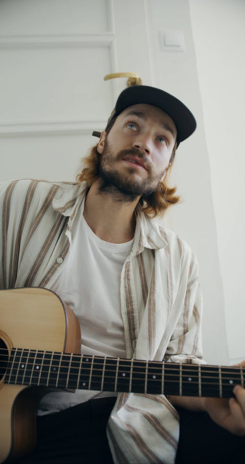 有关人, 休闲, 原声吉他的免费素材视频